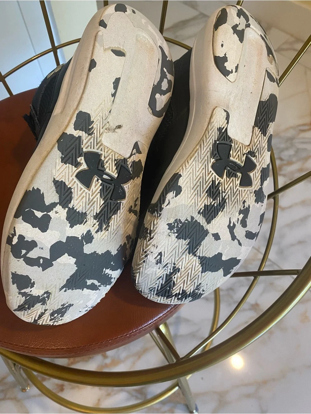 Under Armour boy Black Sneakers with Gold Logo